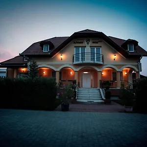 Airport Almaskert Panzio Bed & Breakfast Vecses